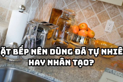 mat-bep-nen-dung-da-tu-nhien-hay-nhan-tao