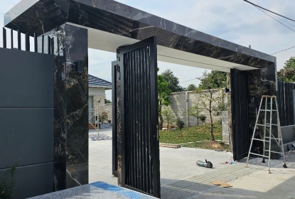 thi-cong-da-hoa-cuong-cong-nha